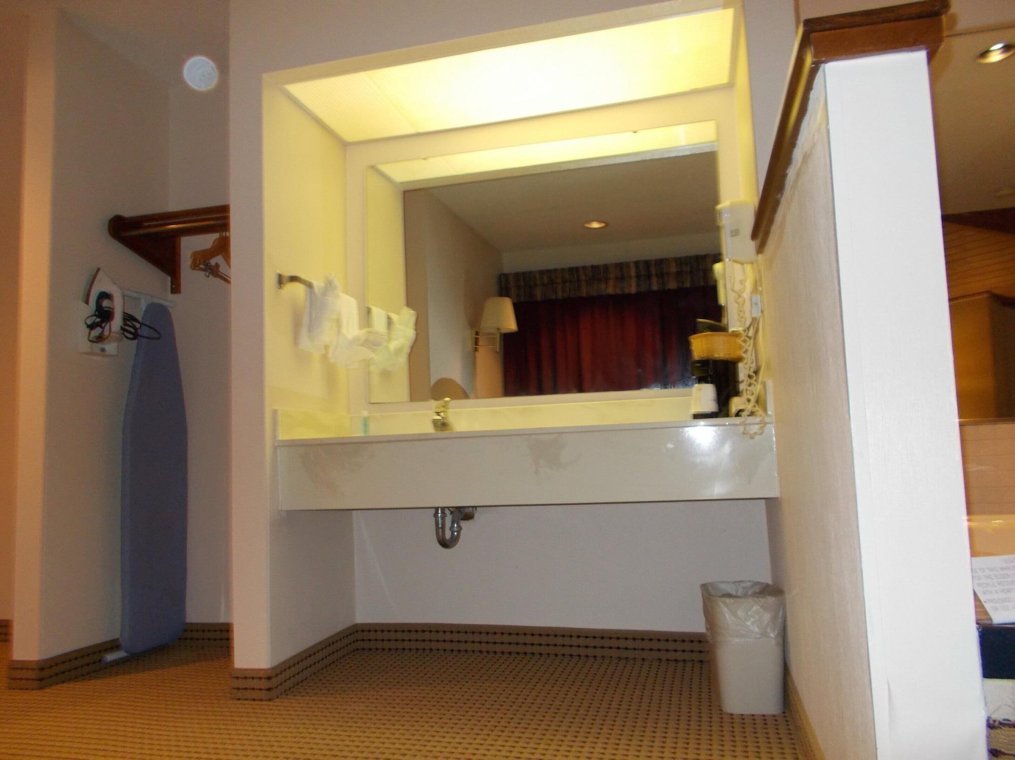 Royalton Inn And Suites, Wilmington,Ohio Exteriör bild